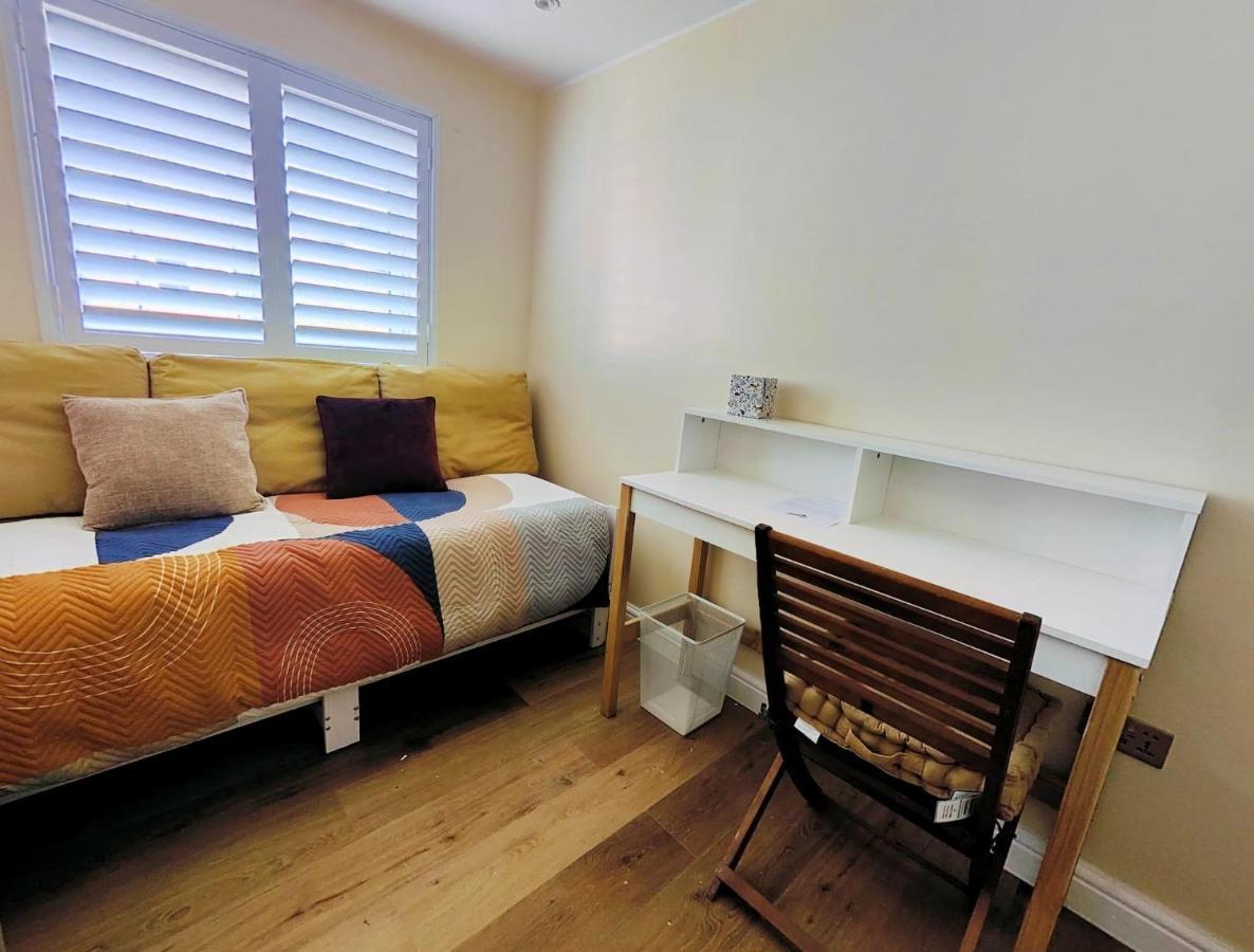 런던 Adel'S House B&B 외부 사진